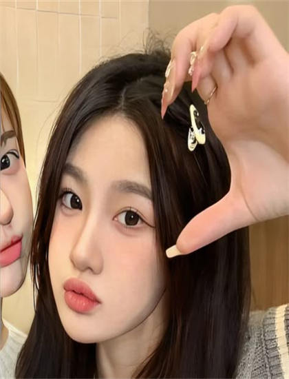 《维拉潘：印度头号通缉犯》叙事手法解析：时间线安排与视角切换技巧探讨